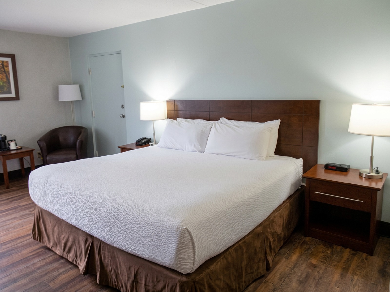 1 King Bed Room at Timmins Inn & Suites
