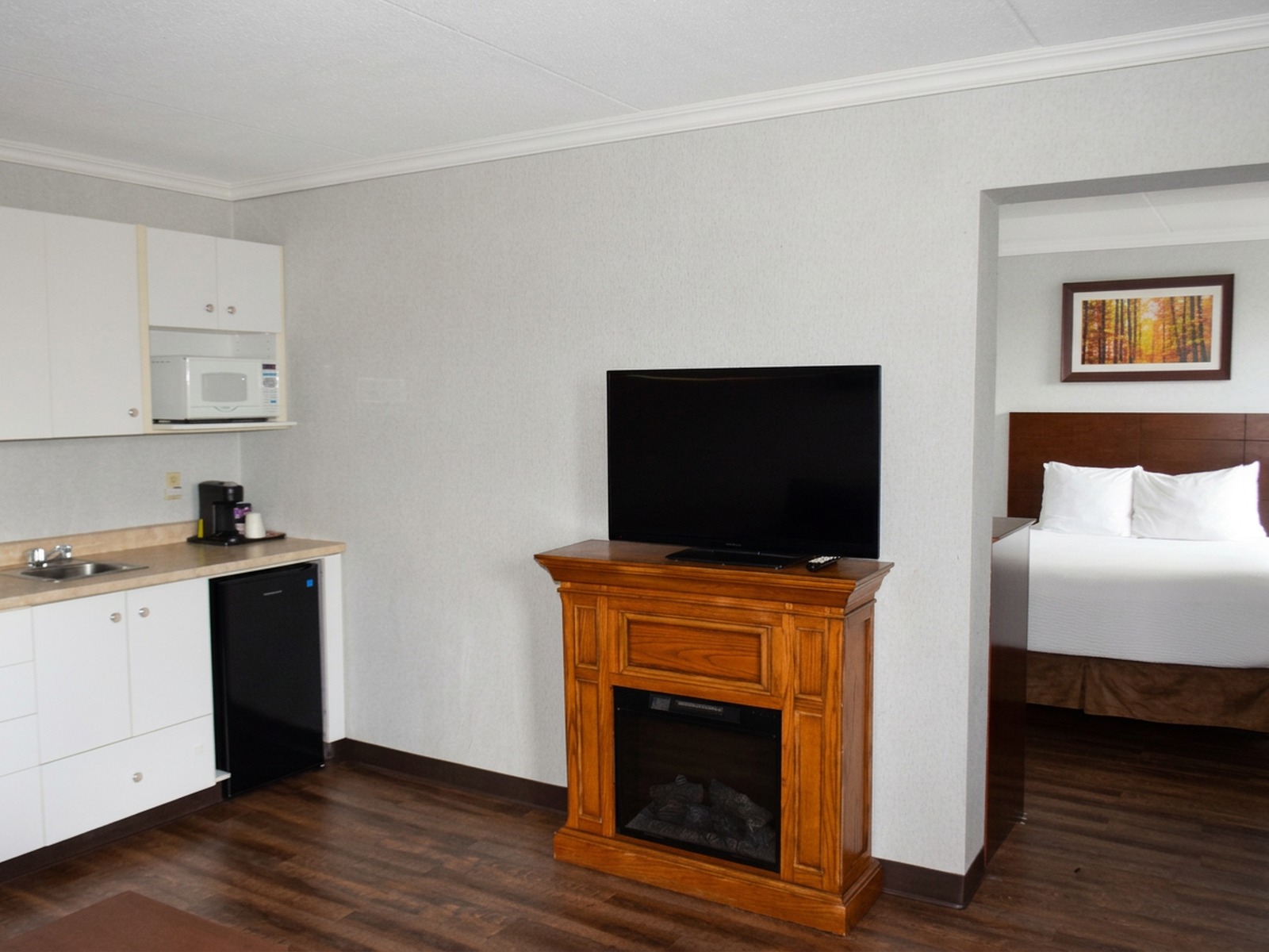 1 Queen Bed Suite at Timmins Inn & Suites